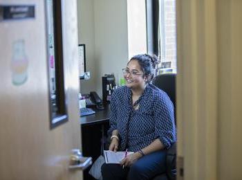 A Psychology alumna speaks to a patient in her office